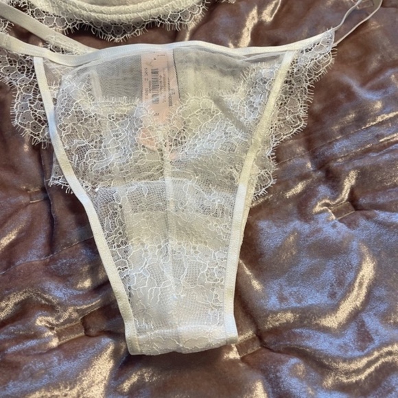 New Victorias Secret 34DDD Embellished Bra & 2 Panties Retail $110 Bride - Picture 10 of 14